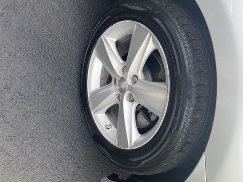 Used 2011 Toyota Camry image 27