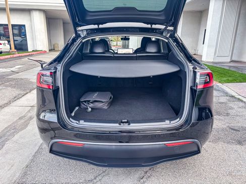 Used 2023 Tesla Model Y Performance image 13