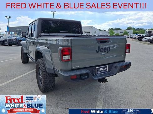 Used 2021 Jeep Gladiator Sport AWD/4WD image 8