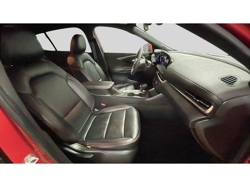 Used 2024 Buick Envista Preferred w/ Advanced Safety Package image 16