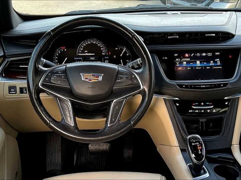 Used 2018 Cadillac XT5 Luxury w/ Driver Awareness Package image 9