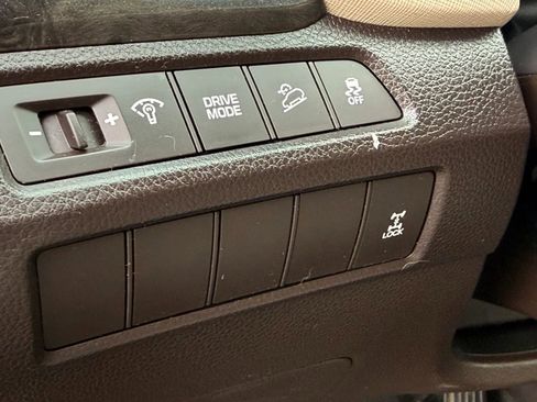 Used 2018 Hyundai Santa Fe Sport w/ 2.4L Value Package 02 image 16