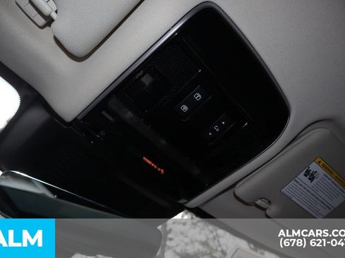 Used 2025 Land Rover Range Rover Long Wheelbase SE AWD/4WD image 40