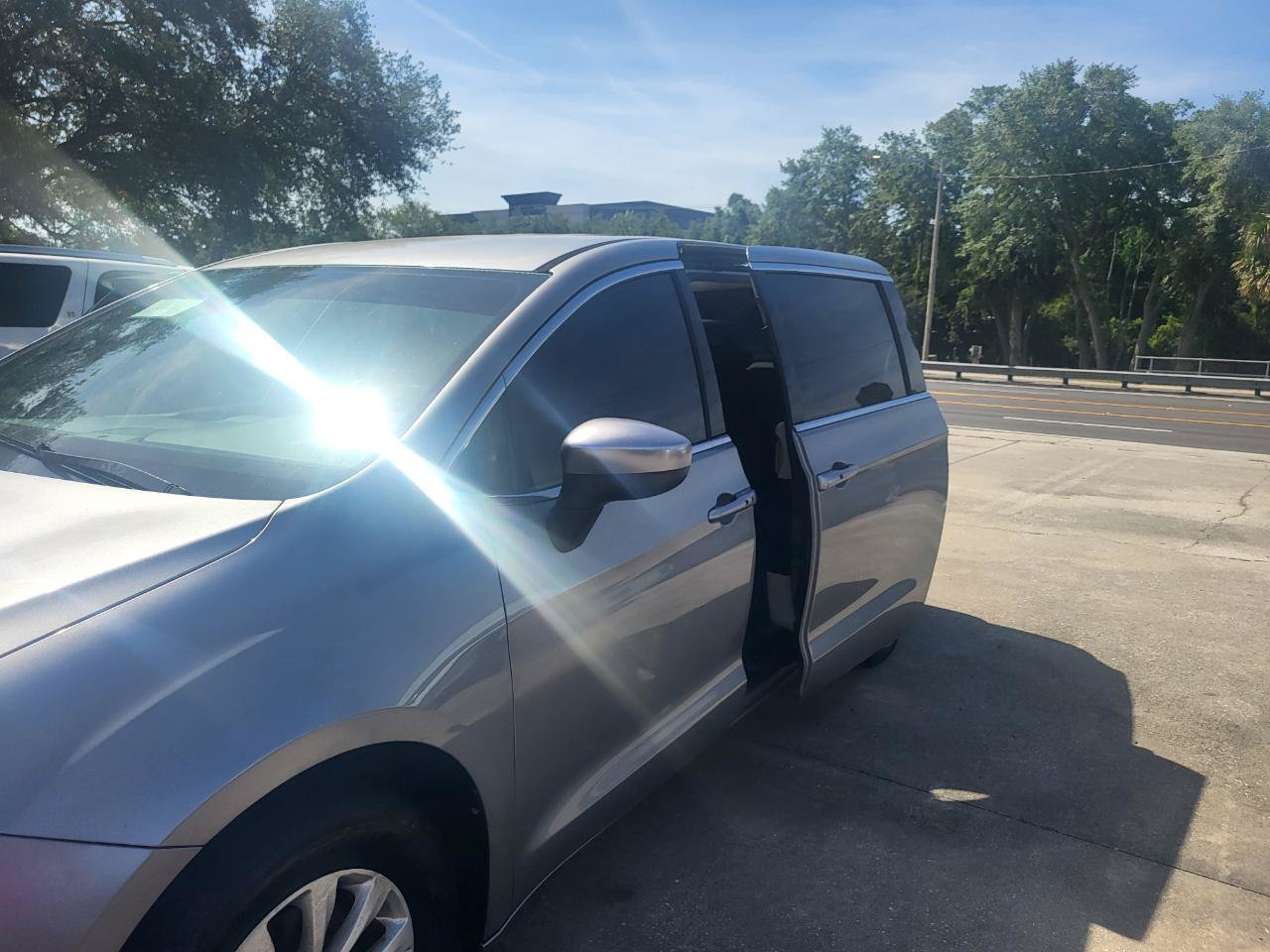 Used 2017 Chrysler Pacifica Touring w/ Tire & Wheel Group FWD image 72