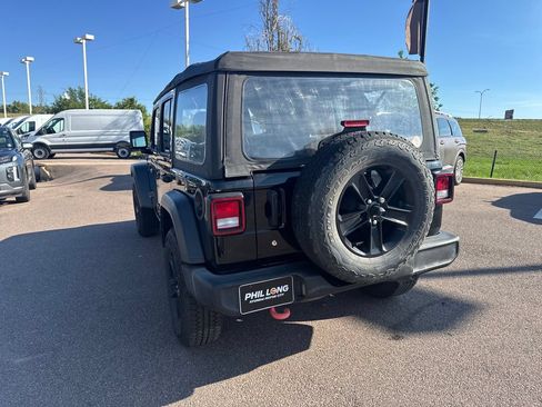 Used 2018 Jeep Wrangler Unlimited Sport AWD/4WD image 10