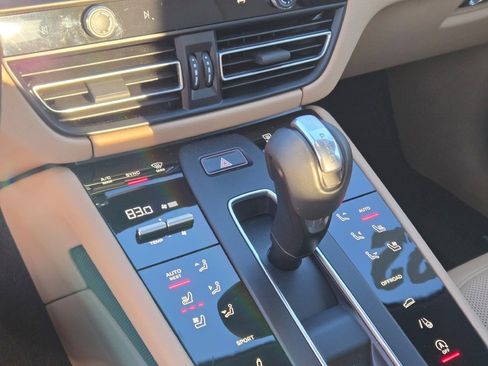 Certified 2022 Porsche Macan S image 25