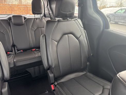 New 2026 Chrysler Pacifica Select image 15