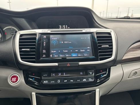 Used 2016 Honda Accord EX image 18