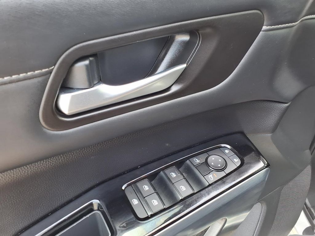 Used 2025 Nissan Pathfinder SL FWD image 21