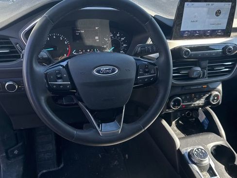 Used 2022 Ford Escape SE w/ SE Sport Appearance Package image 12