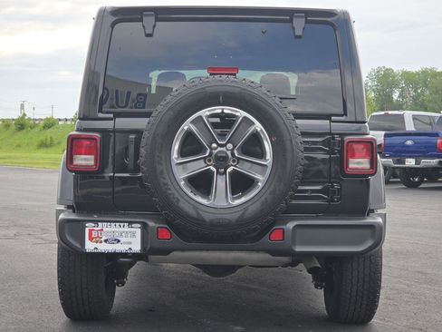 Used 2021 Jeep Wrangler Unlimited Sahara w/ Uconnect 4C Nav & Sound Group AWD/4WD image 13