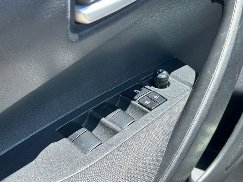Used 2021 Toyota Corolla LE FWD image 21