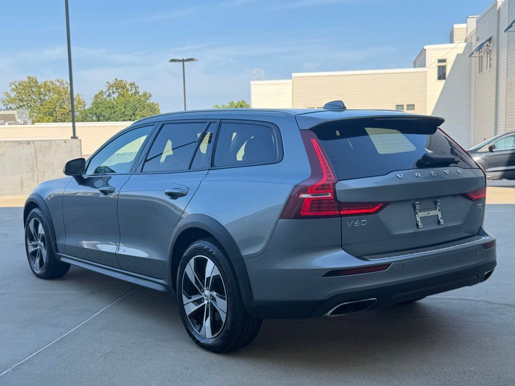 Used 2020 Volvo V60 T5 Cross Country AWD/4WD image 5
