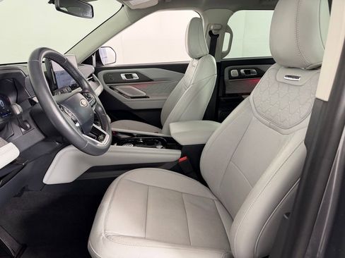 Used 2025 Ford Explorer Platinum w/ Ultimate Package image 22