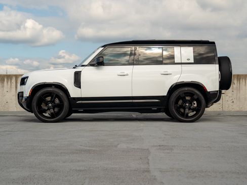 Used 2024 Land Rover Defender 110 X-Dynamic SE AWD/4WD image 3