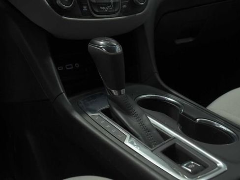 Used 2021 Chevrolet Equinox LS w/ LS Convenience Package FWD image 20