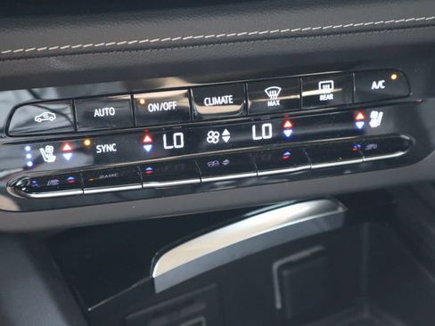 Used 2022 Buick Envision Avenir w/ Technology Package II FWD image 10