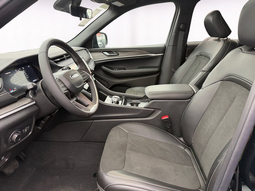 New 2026 Jeep Grand Cherokee Altitude AWD/4WD image 9