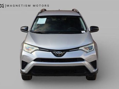 Used 2018 Toyota RAV4 LE image 5