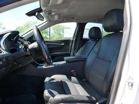 Used 2019 Chevrolet Impala LT FWD image 14