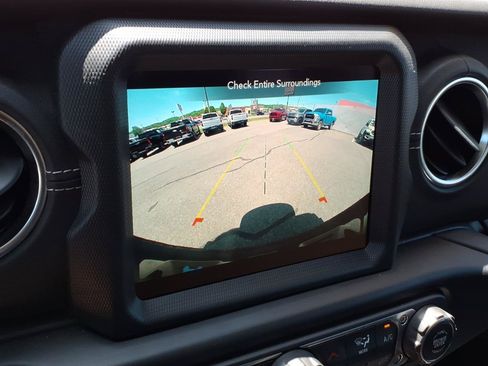 Used 2023 Jeep Wrangler Unlimited Sahara w/ Cold Weather Group AWD/4WD image 25
