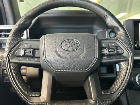 Used 2025 Toyota Tacoma SR5 AWD/4WD image 25