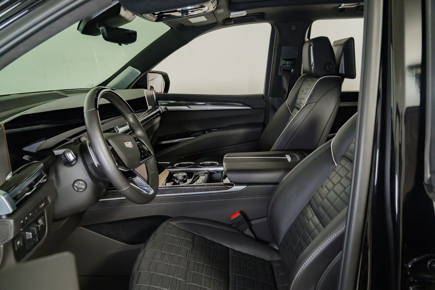 Used 2025 Cadillac Escalade V AWD/4WD image 17