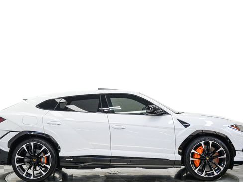 Used 2023 Lamborghini Urus S AWD/4WD image 2