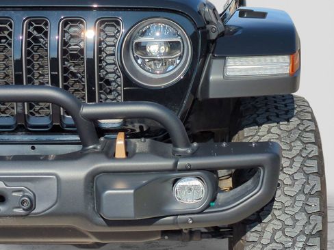 Used 2023 Jeep Gladiator Rubicon w/ Cold Weather Group image 13