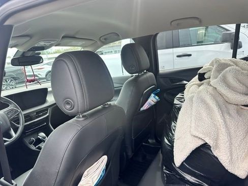 Used 2024 Buick Encore GX Avenir image 11