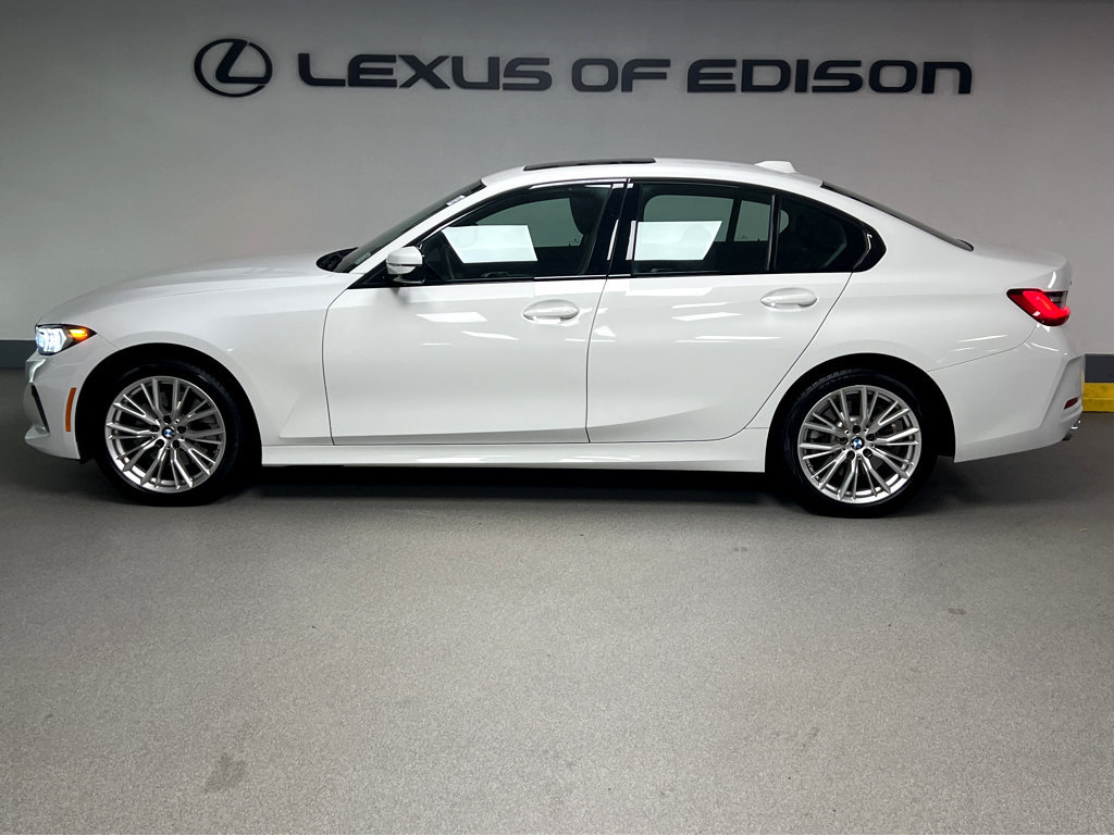Used 2023 BMW 330i xDrive Sedan w/ Premium Package AWD/4WD image 4