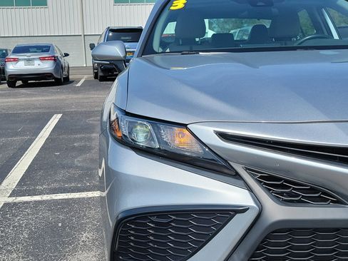 Used 2023 Toyota Camry SE image 7