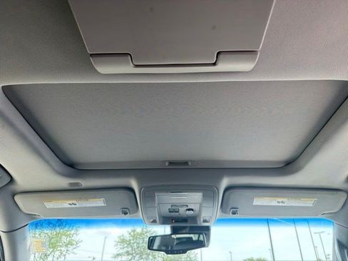 Used 2018 Chevrolet Suburban LT AWD/4WD image 31