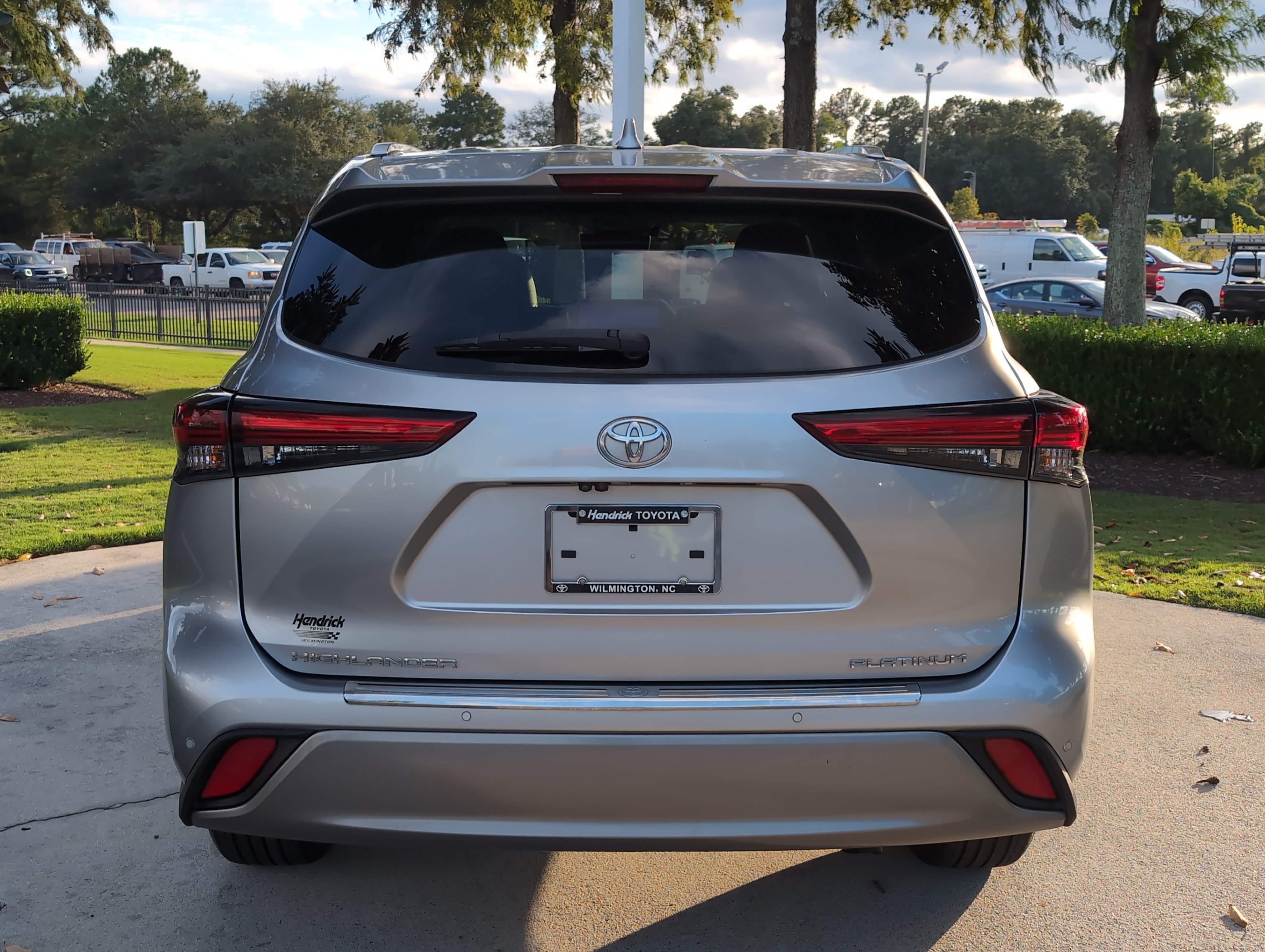 Used 2023 Toyota Highlander Platinum FWD image 9