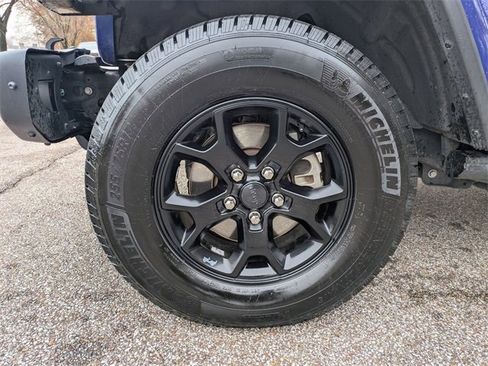 Used 2019 Jeep Wrangler Unlimited Sahara w/ Quick Order Package 24M Moab image 10