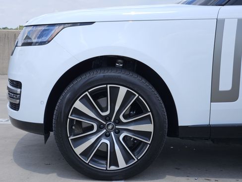 Used 2025 Land Rover Range Rover SE AWD/4WD image 13
