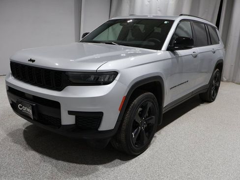 Used 2024 Jeep Grand Cherokee L Altitude image 5