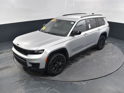 Used 2024 Jeep Grand Cherokee L Laredo image 45