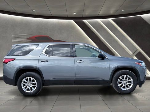 Used 2019 Chevrolet Traverse LS FWD image 2