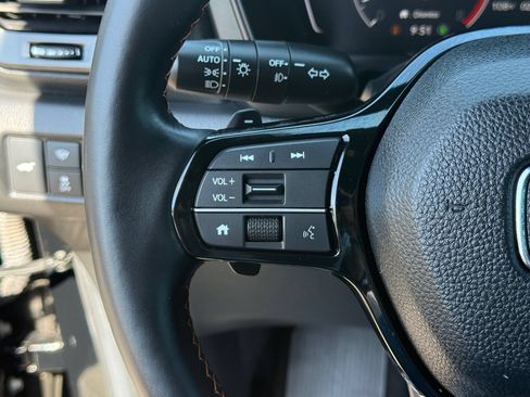 Certified 2025 Honda Pilot TrailSport image 18