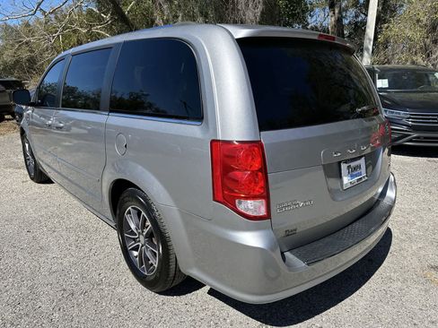 Used 2017 Dodge Grand Caravan SXT FWD image 6