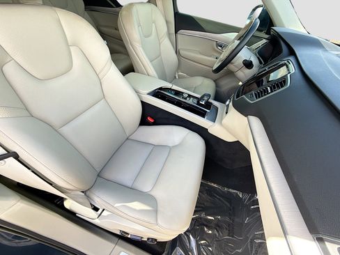 Used 2023 Volvo XC90 B5 Core w/ Protection Package Premier image 15