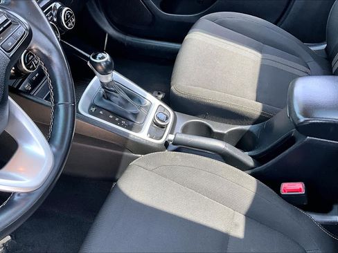 Used 2024 Hyundai Venue SEL FWD image 16