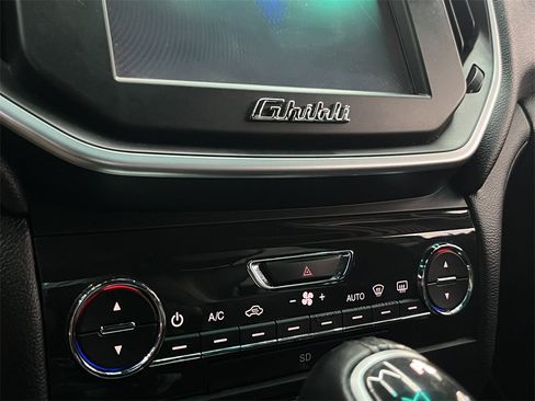 Used 2015 Maserati Ghibli image 20