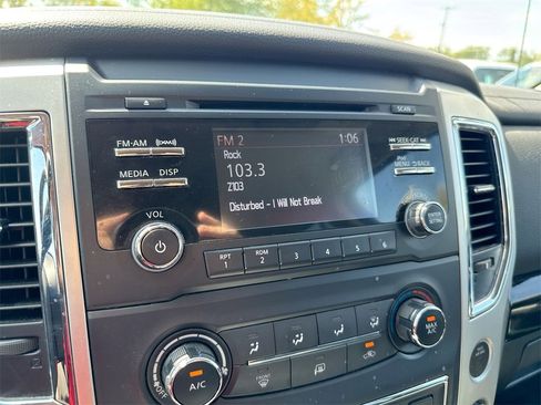 Used 2018 Nissan Titan SV image 13