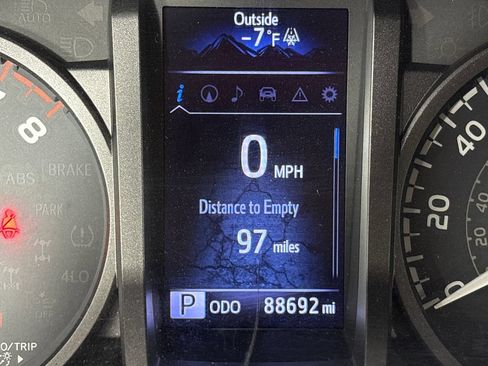 Used 2018 Toyota Tacoma TRD Off-Road w/ Technology Package AWD/4WD image 21