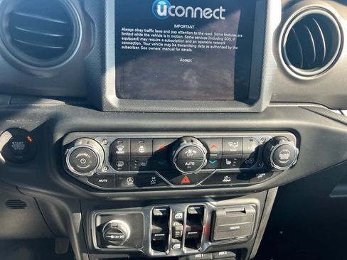 Used 2023 Jeep Wrangler Willys image 16