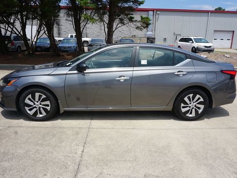 Used 2024 Nissan Altima 2.5 S FWD image 17