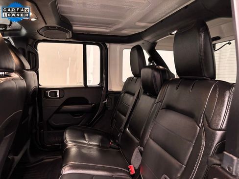 Used 2020 Jeep Wrangler Unlimited Sahara image 21