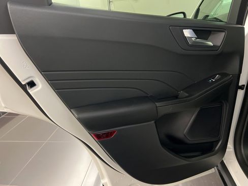 New 2025 Ford Escape SE image 29